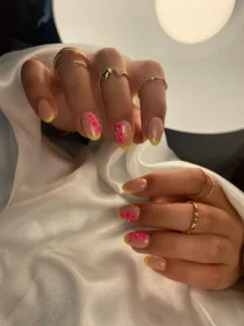 Diseño de manicura semipermanente en tonos pasteles veraniegos por nailsbyeliag Cartagena